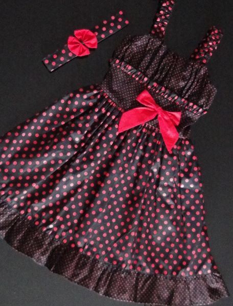 Vestido de poá preto e vermelho