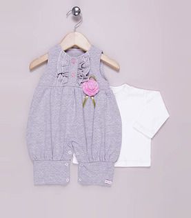 Macaquinho cinza mescla e rosa com blusa branca